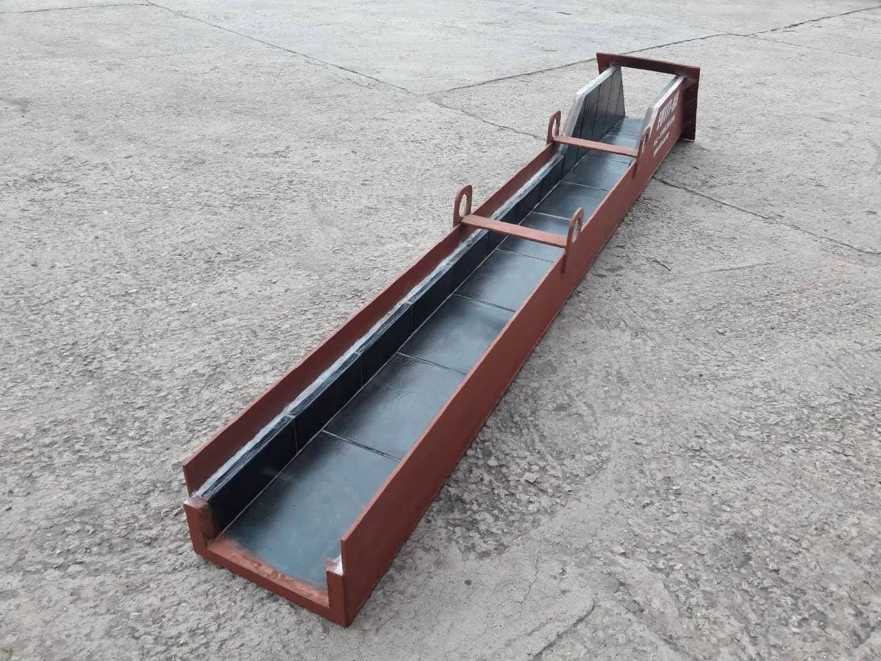 Cast basalt lining for ducts and pipes