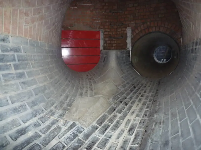 Mining equipment lined with basalt