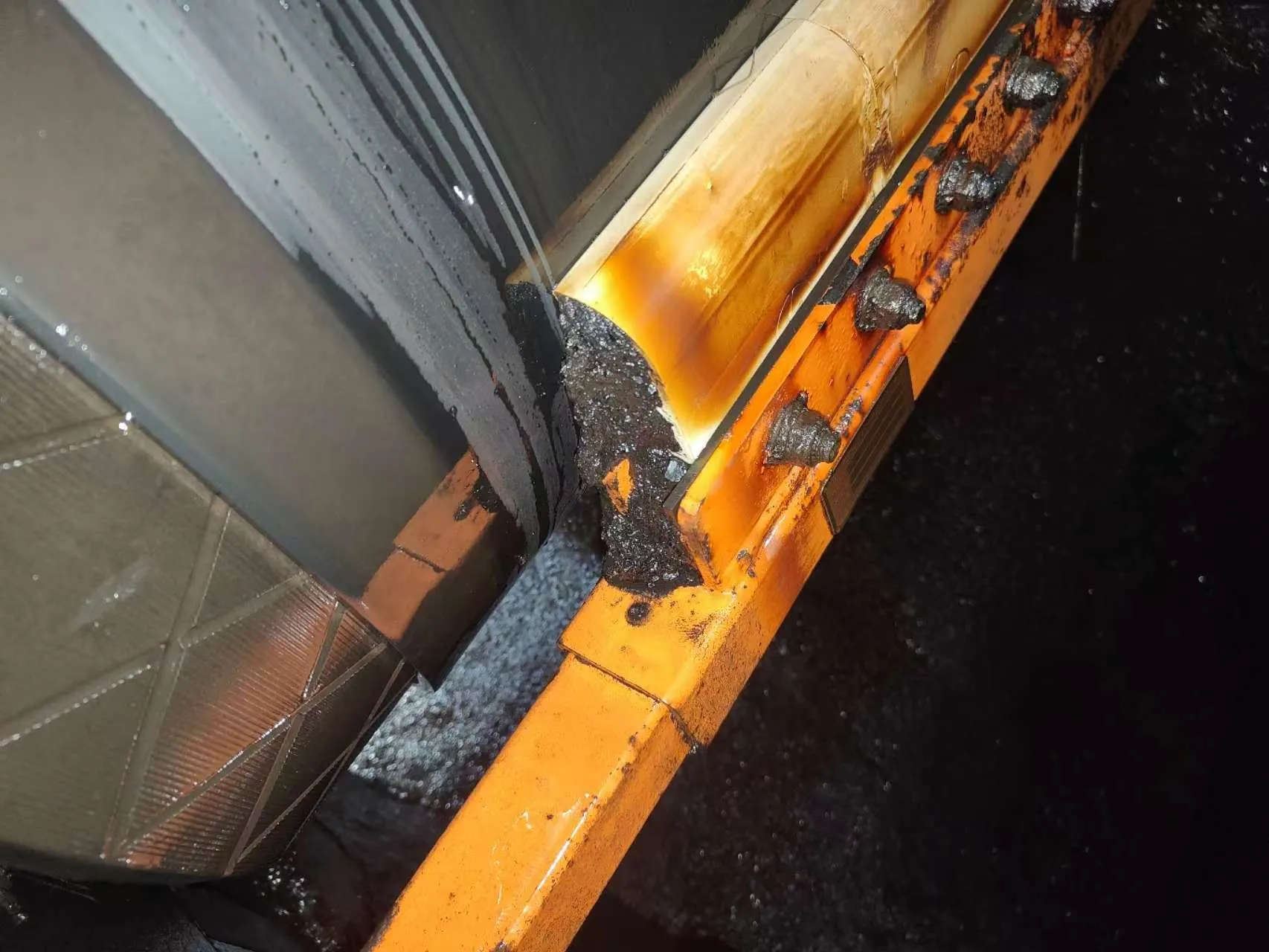 Ceramic conveyor scrapers Applications